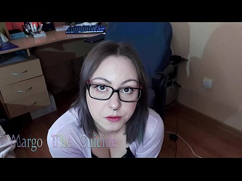 ❤️ Nighean gnèitheach le speuclairean a’ suirghe Dildo gu domhainn air a’ chamara ❤️  Porn anal  aig gd.sitevox.top ️❤
